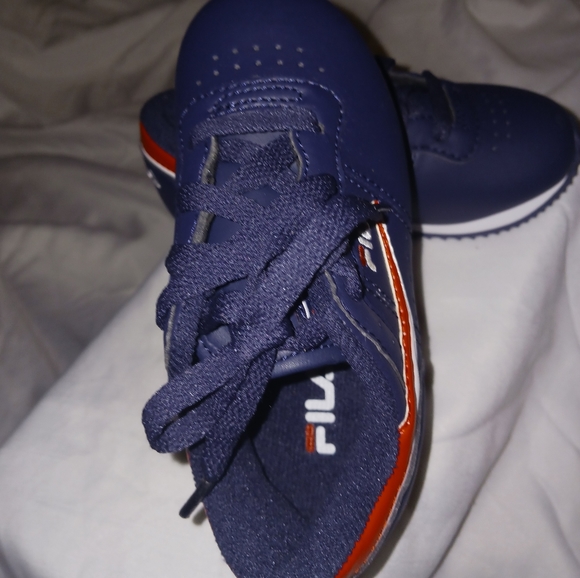 NWOT - Fila toddler unisex side 10 navy blue with red & white details - Picture 8 of 13